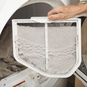 Flusensieb beim Waschtrockner reinigen